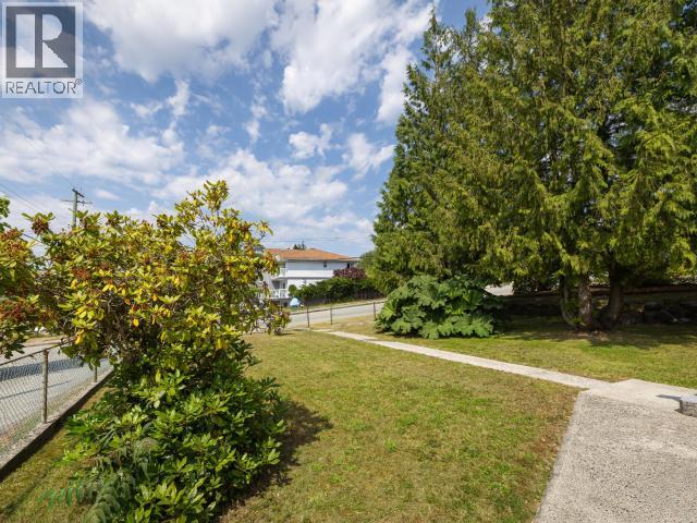 6892 BURNABY STREET, Powell River