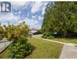 6892 Burnaby Street, Powell River, BC  Photo 31