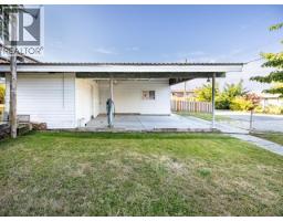 6892 Burnaby Street, Powell River, BC  Photo 45