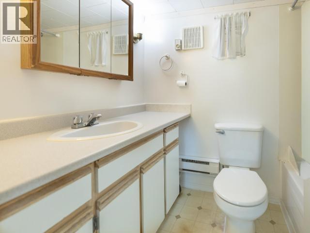 6892 BURNABY STREET - 40