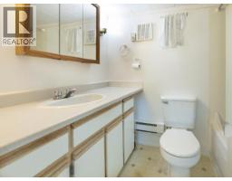6892 Burnaby Street, Powell River, BC  Photo 40