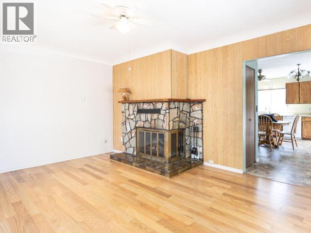 6892 BURNABY STREET - 23