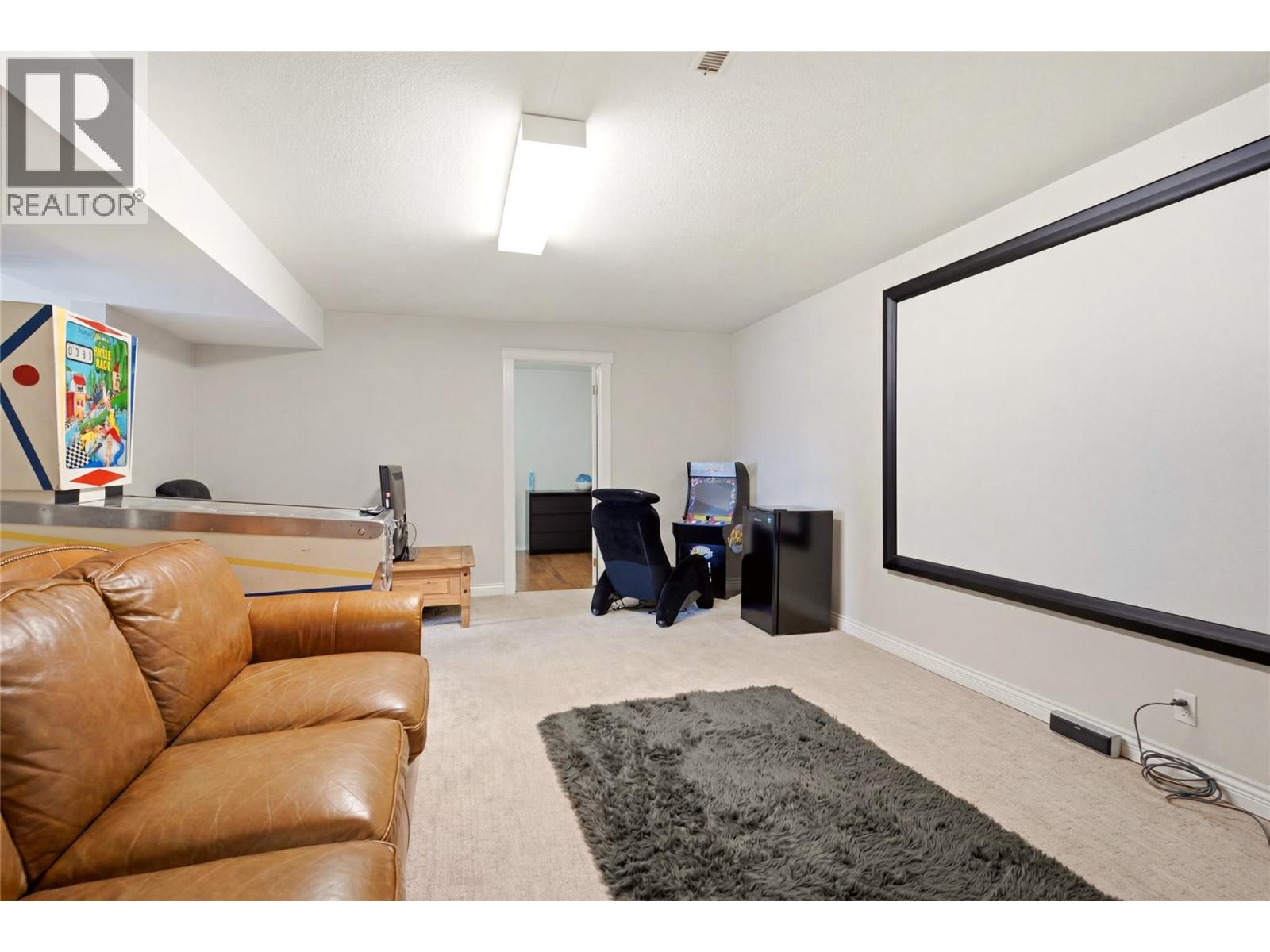 2260 Omineca Place - 31