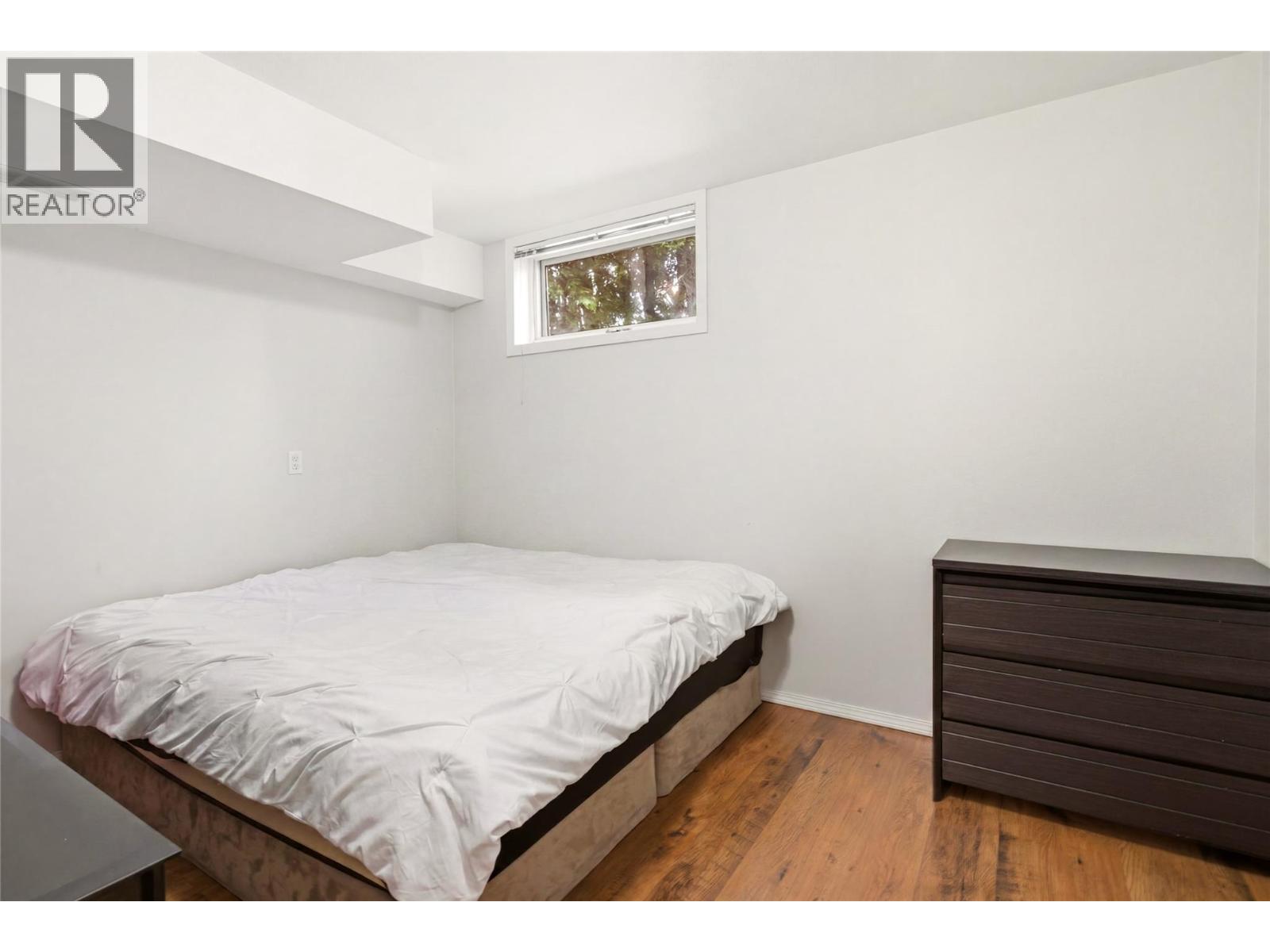 2260 Omineca Place - 32