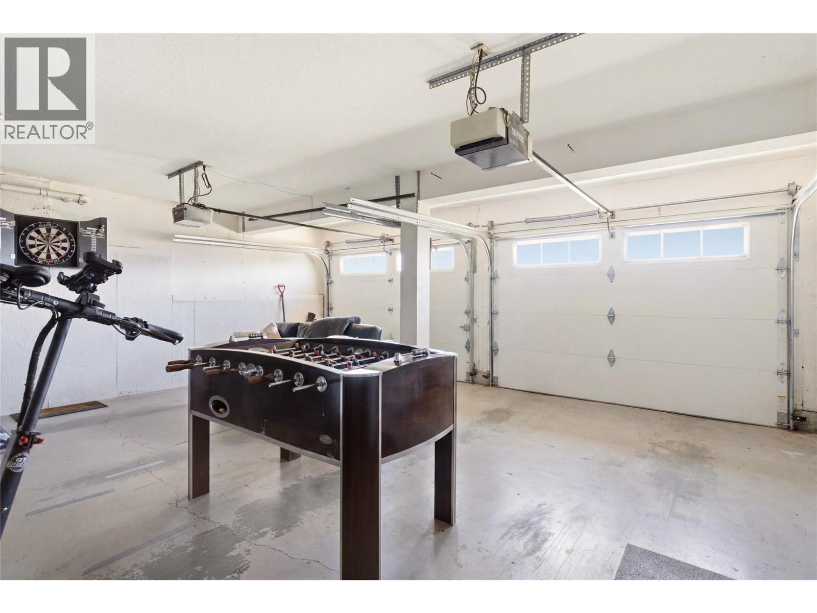 2260 Omineca Place - 33