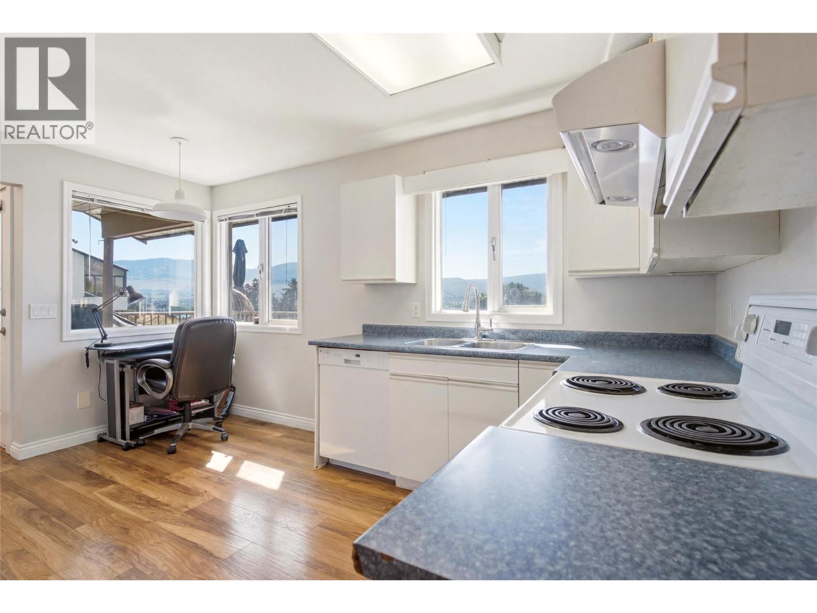2260 Omineca Place - 8