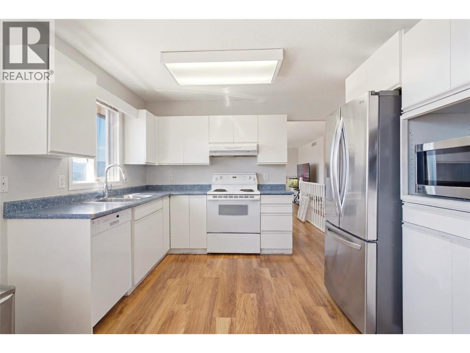 2260 Omineca Place - 11