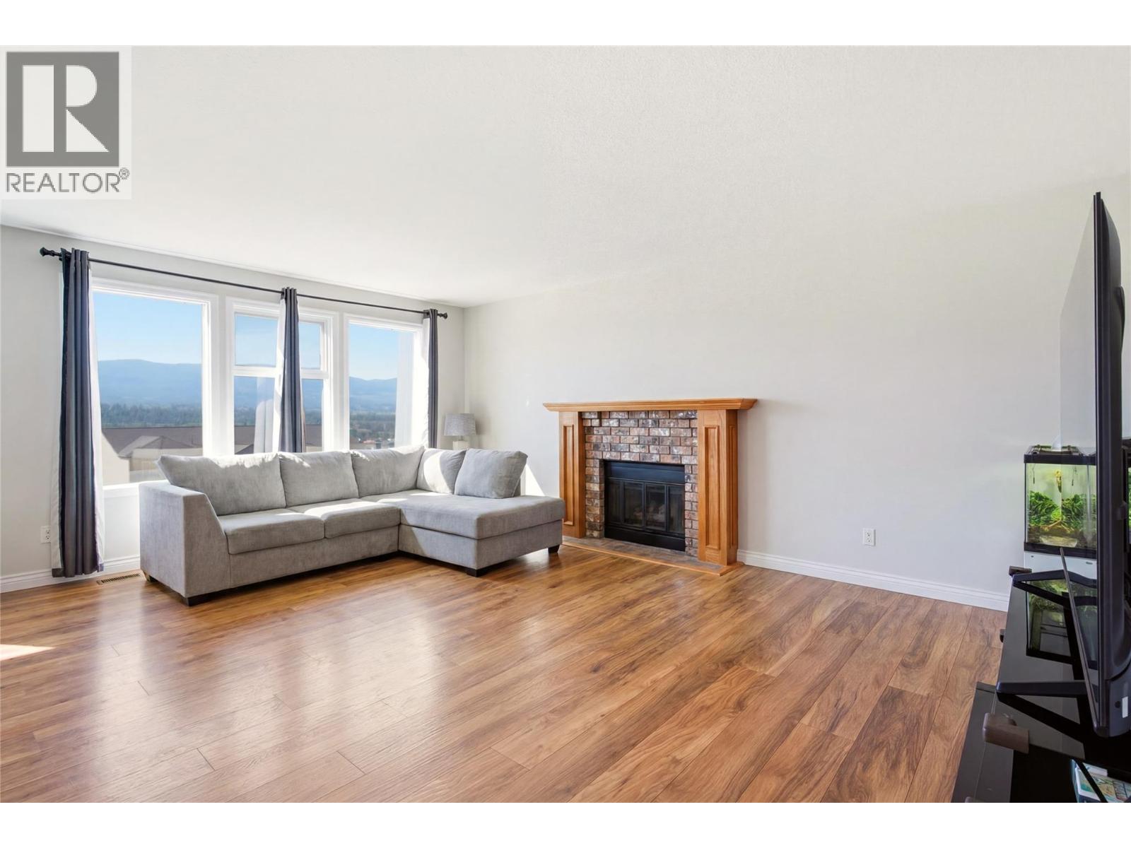 2260 Omineca Place - 3