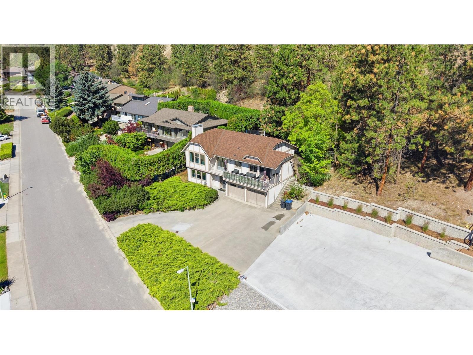 2260 Omineca Place - 48