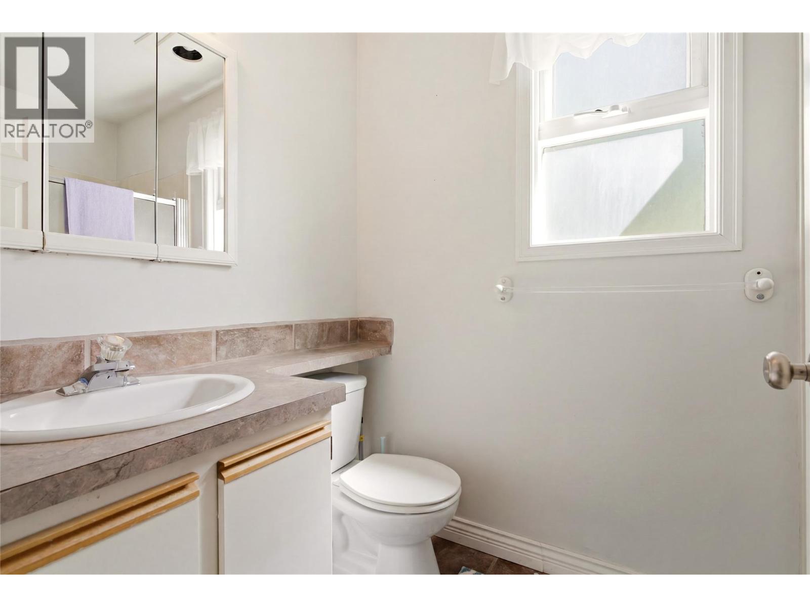 2260 Omineca Place - 20