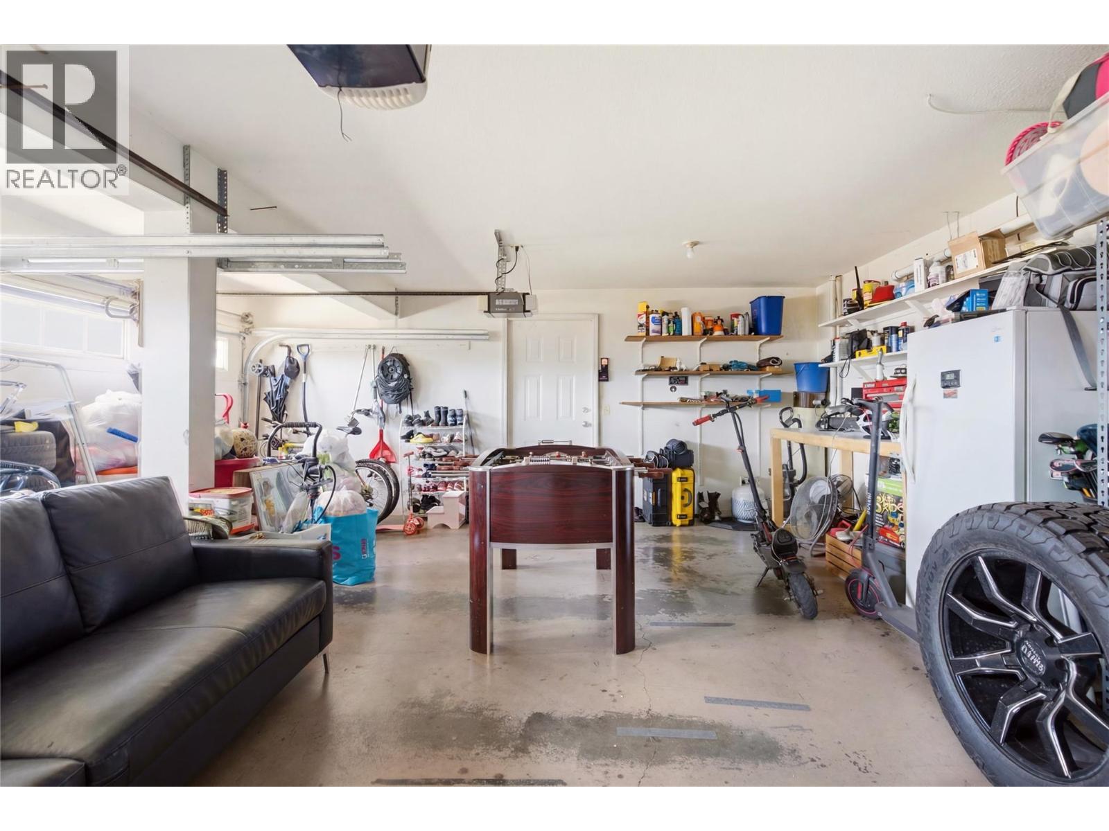 2260 Omineca Place - 34