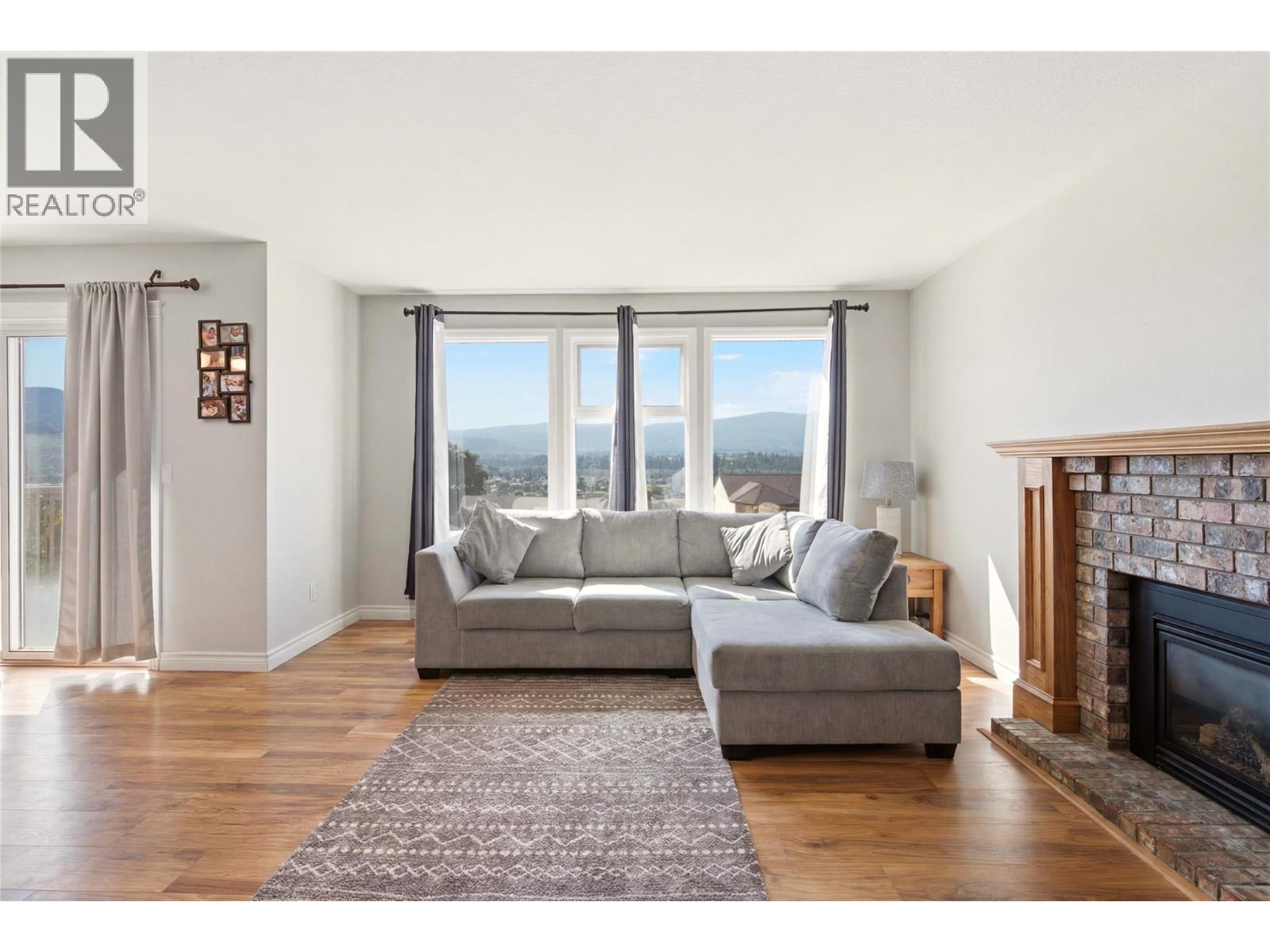 2260 Omineca Place - 4
