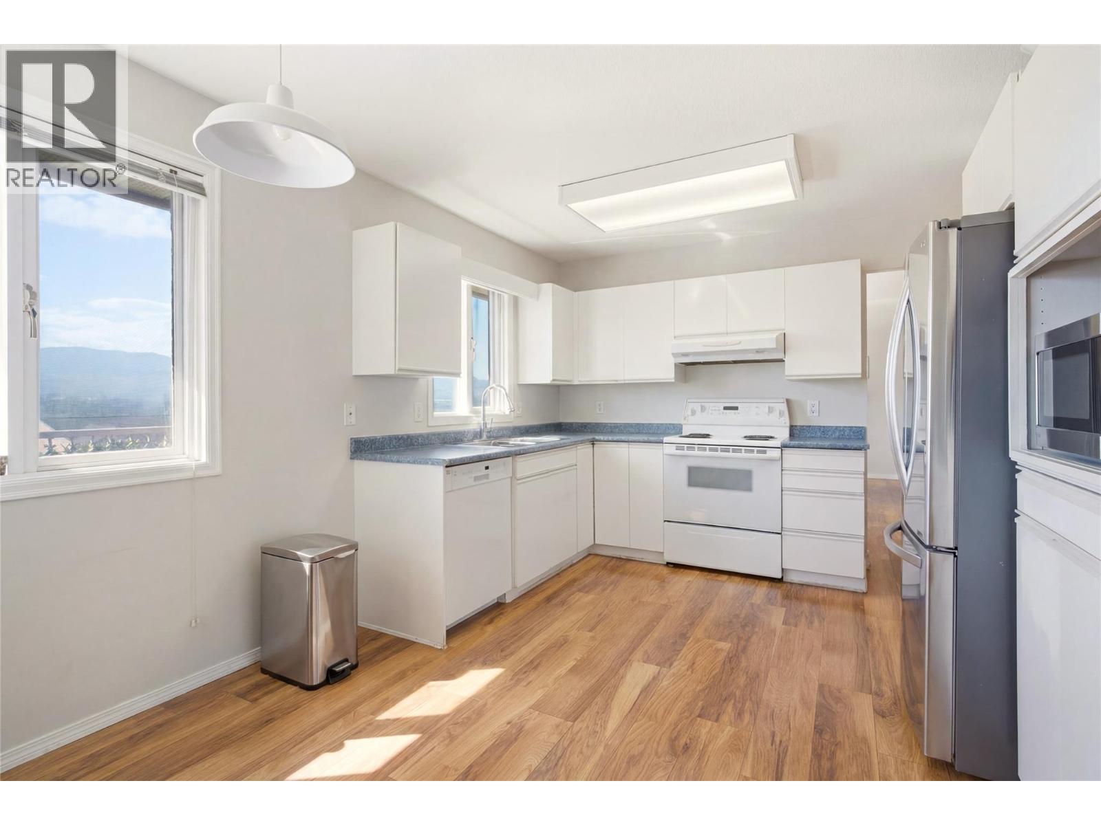 2260 Omineca Place - 10
