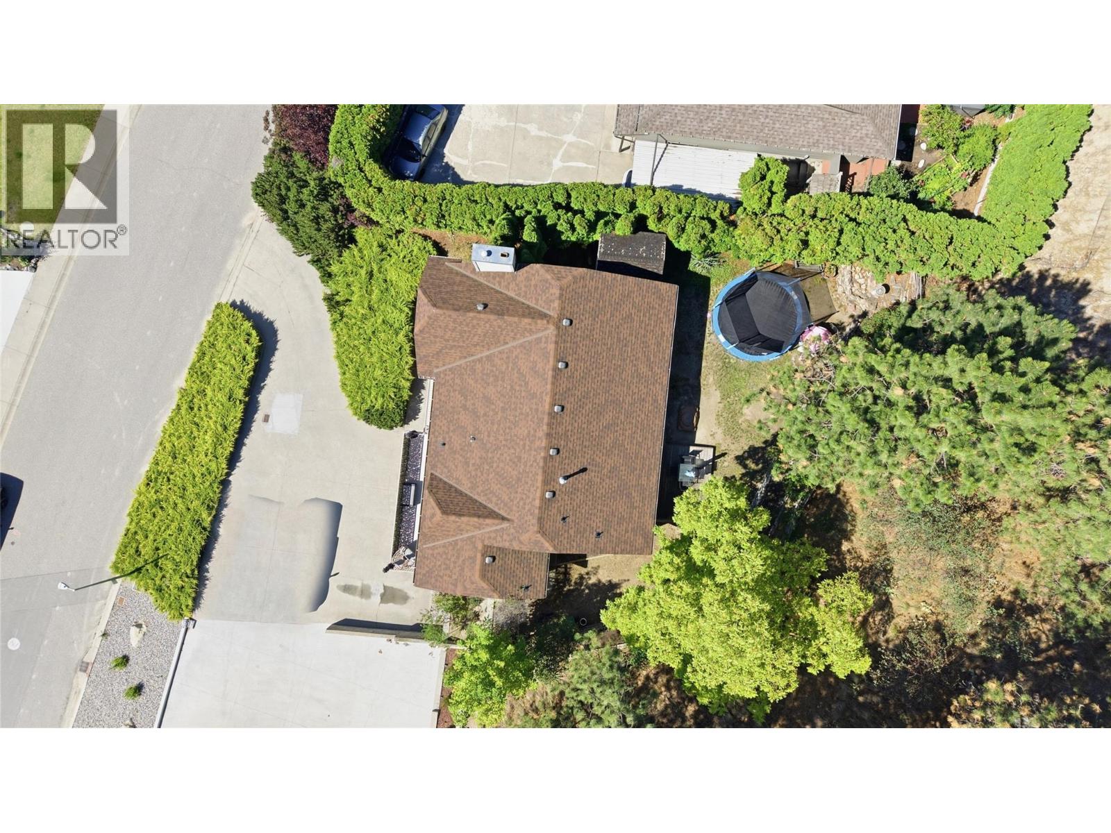 2260 Omineca Place - 40