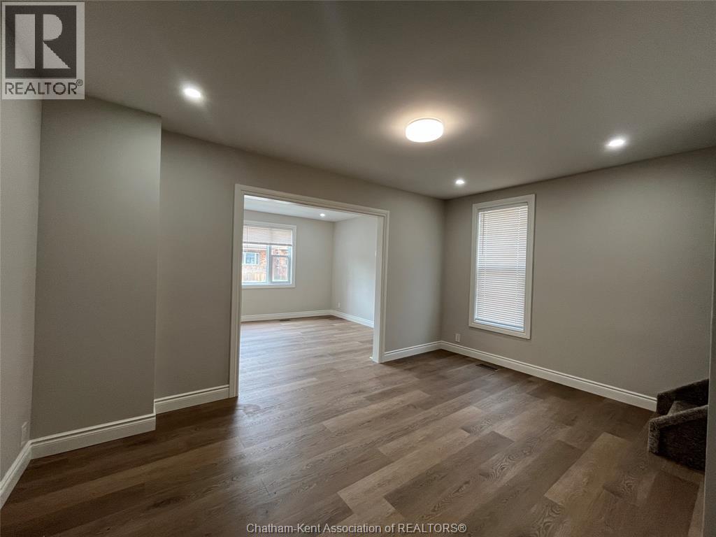 205 St.Clair STREET, Chatham — photo 3