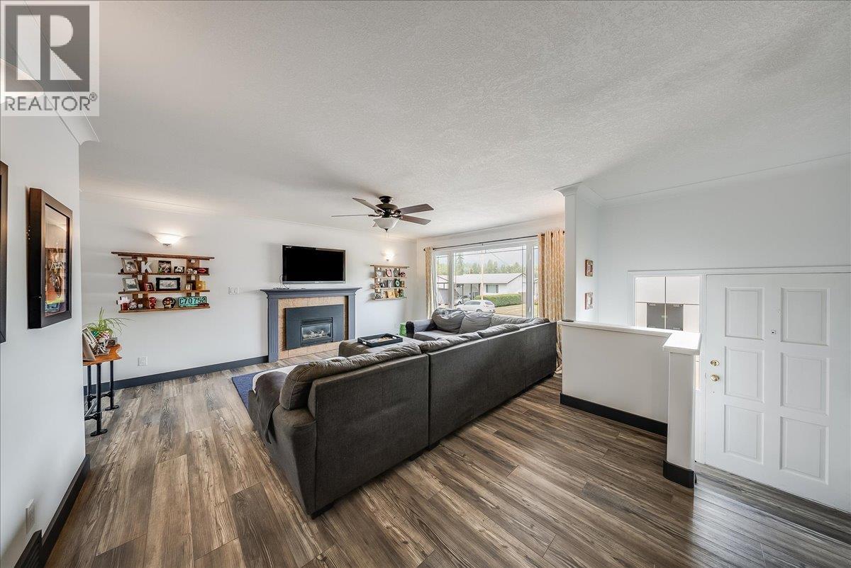 77 Walnut Avenue - 23