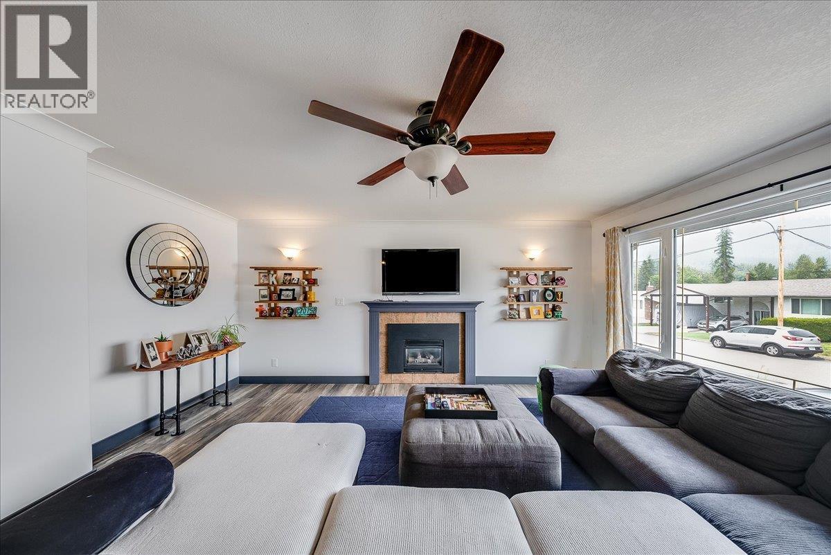 77 Walnut Avenue - 26