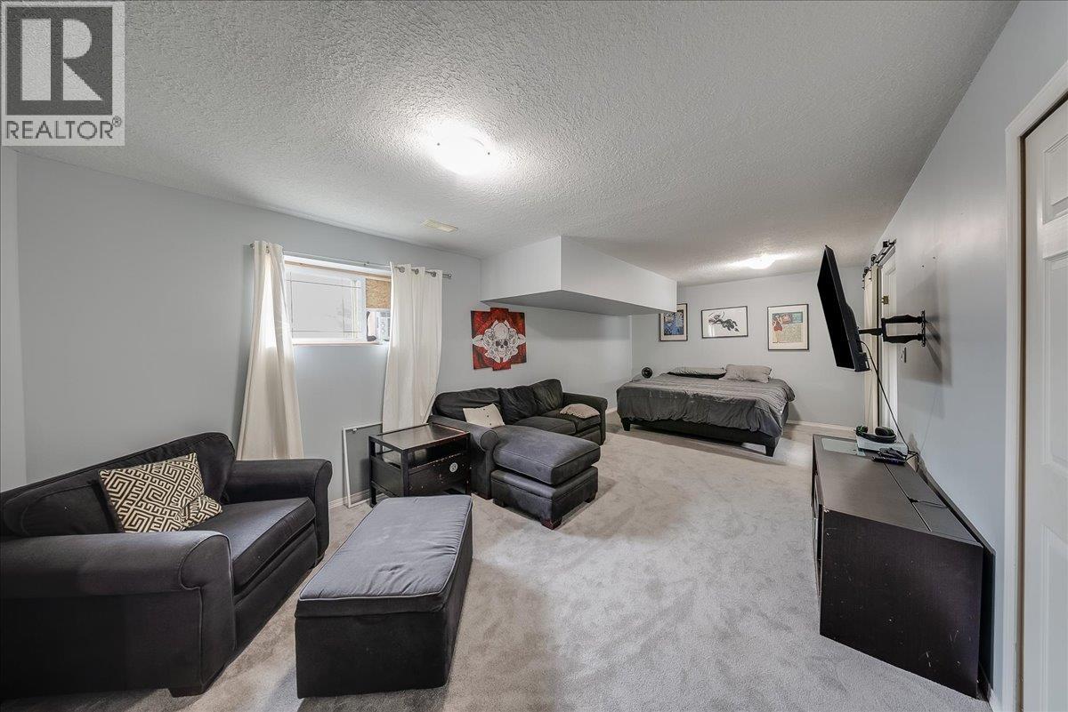 77 Walnut Avenue - 40