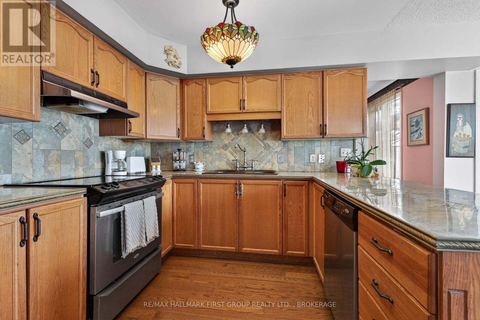 1130 CAITLIN CRESCENT - 10