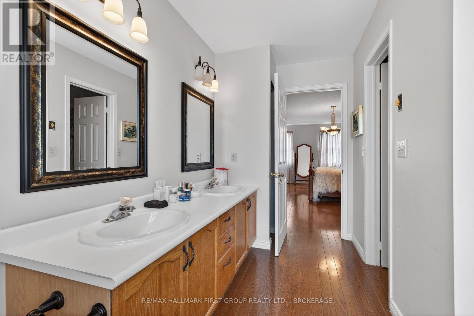 1130 CAITLIN CRESCENT - 19