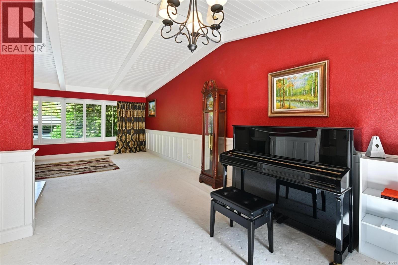  2065 Avondale Road, Oak Bay