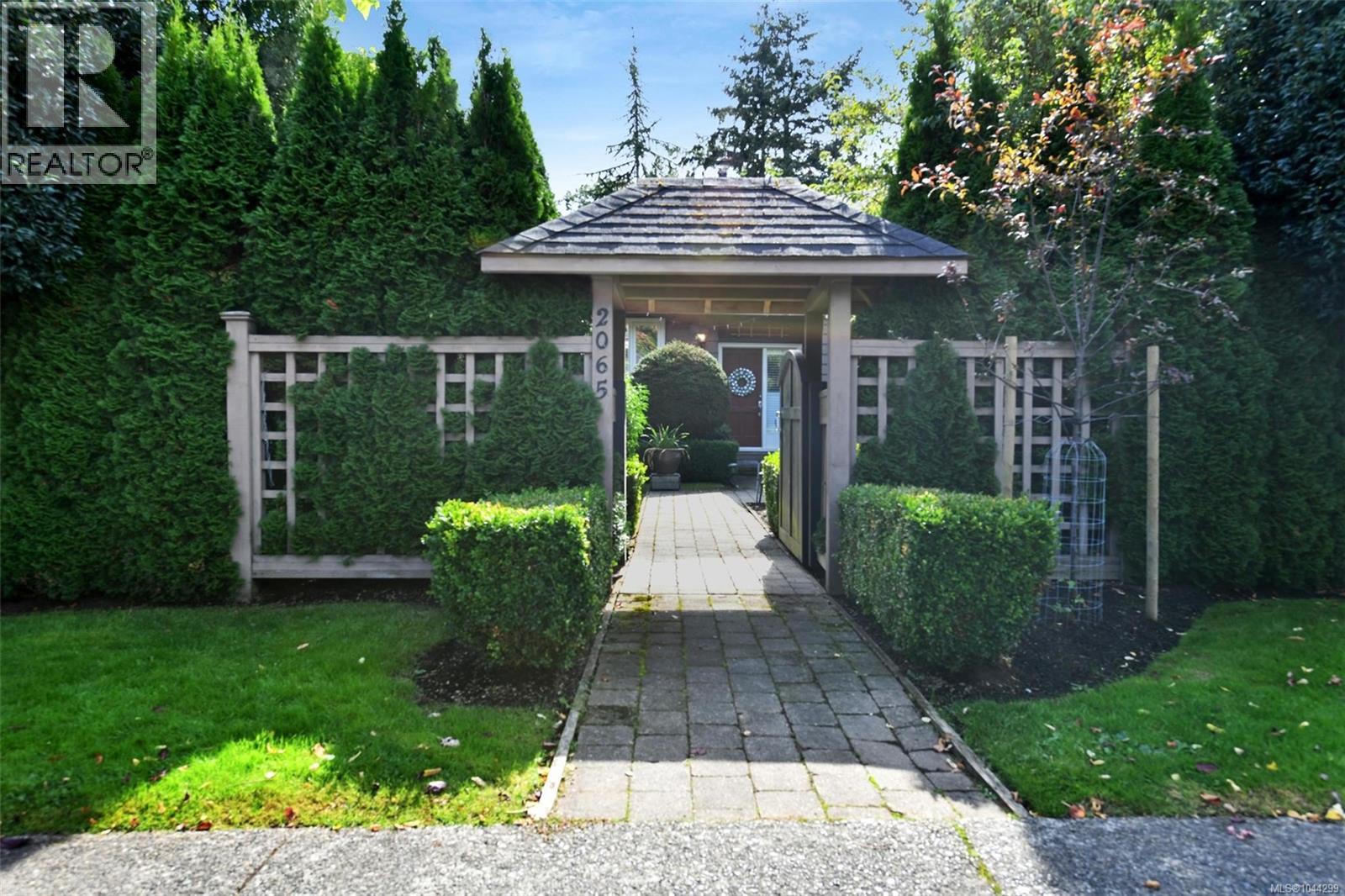  2065 Avondale Road, Oak Bay