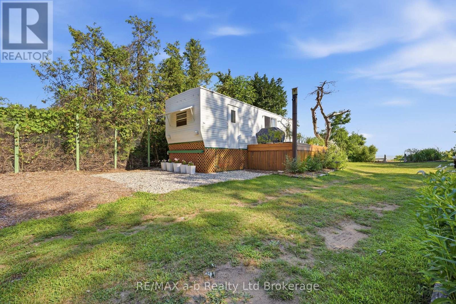 55424 LAKESHORE ROAD - 11