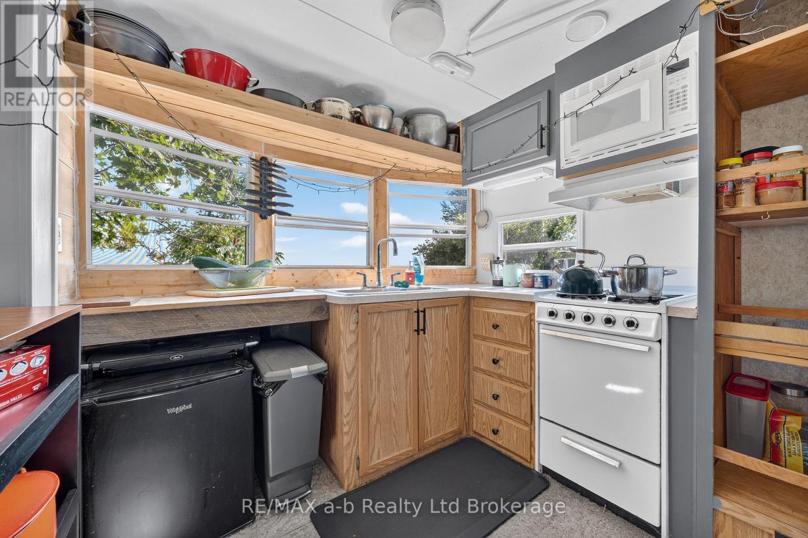 55424 LAKESHORE ROAD - Image 15