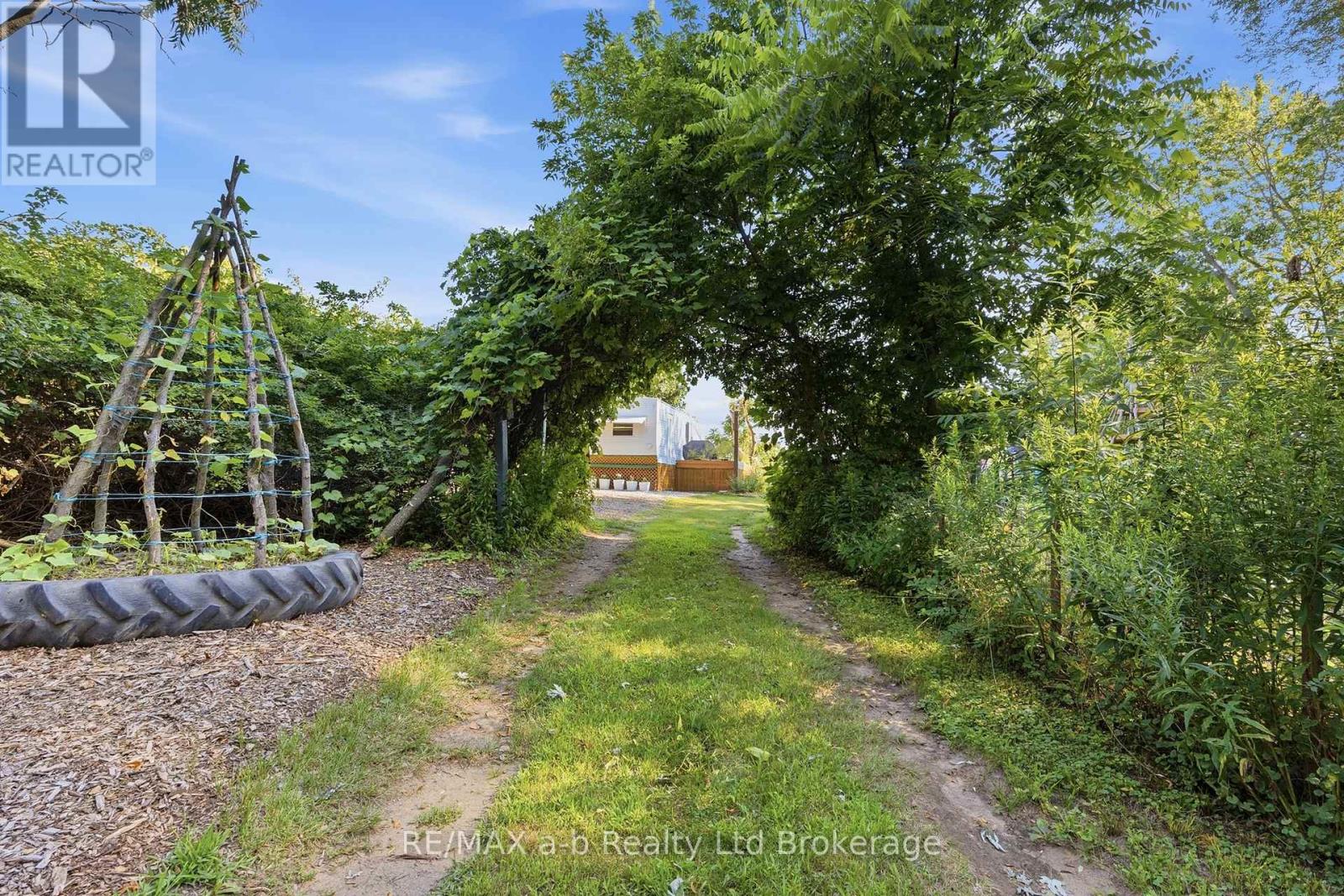 55424 LAKESHORE ROAD - Image 24