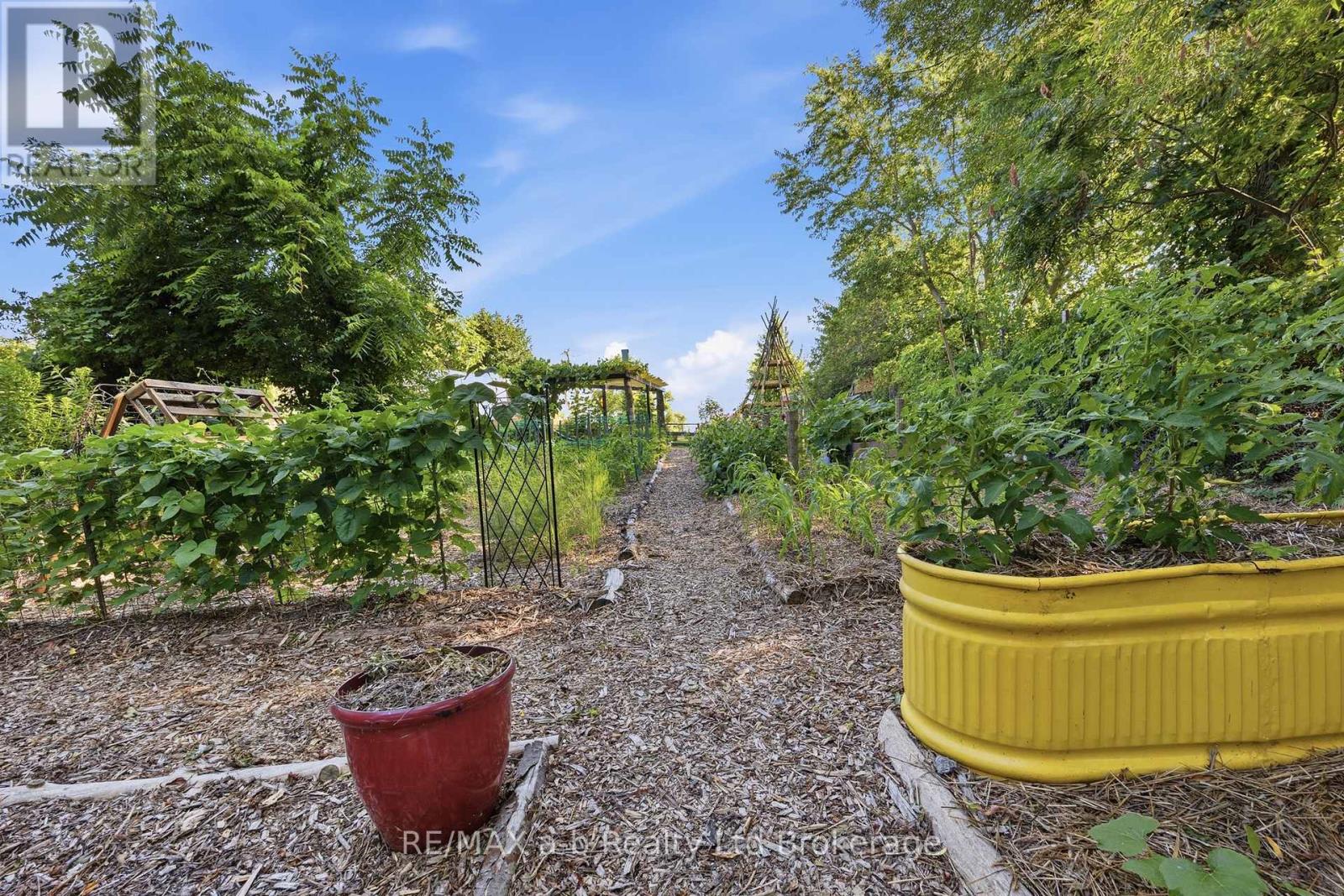 55424 LAKESHORE ROAD - 34
