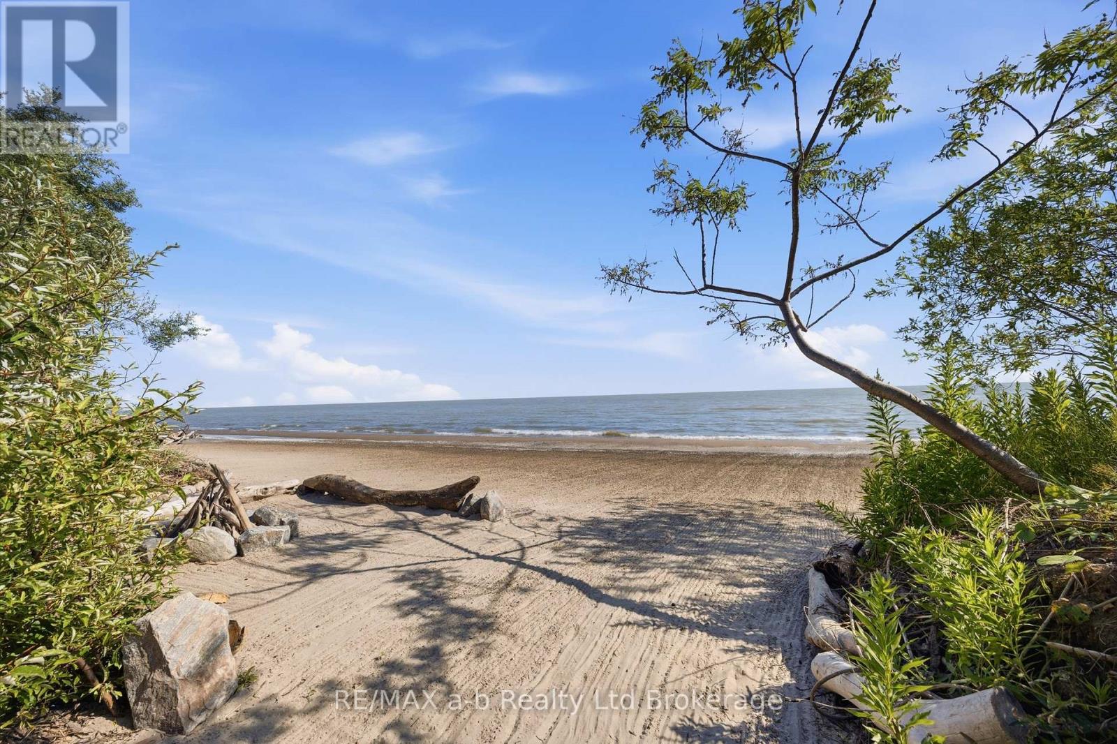 55424 LAKESHORE ROAD - 35