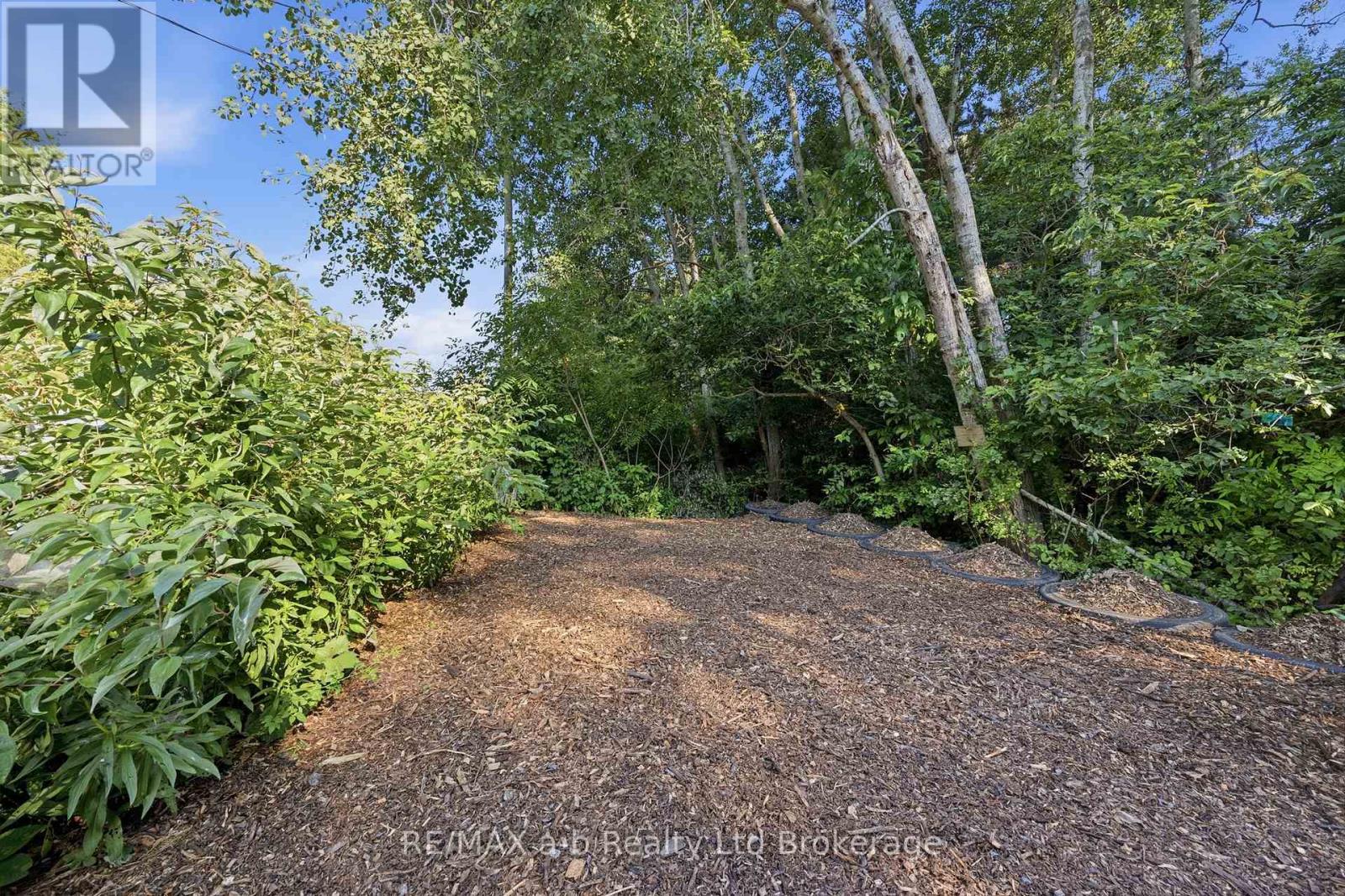 55424 LAKESHORE ROAD - Image 36