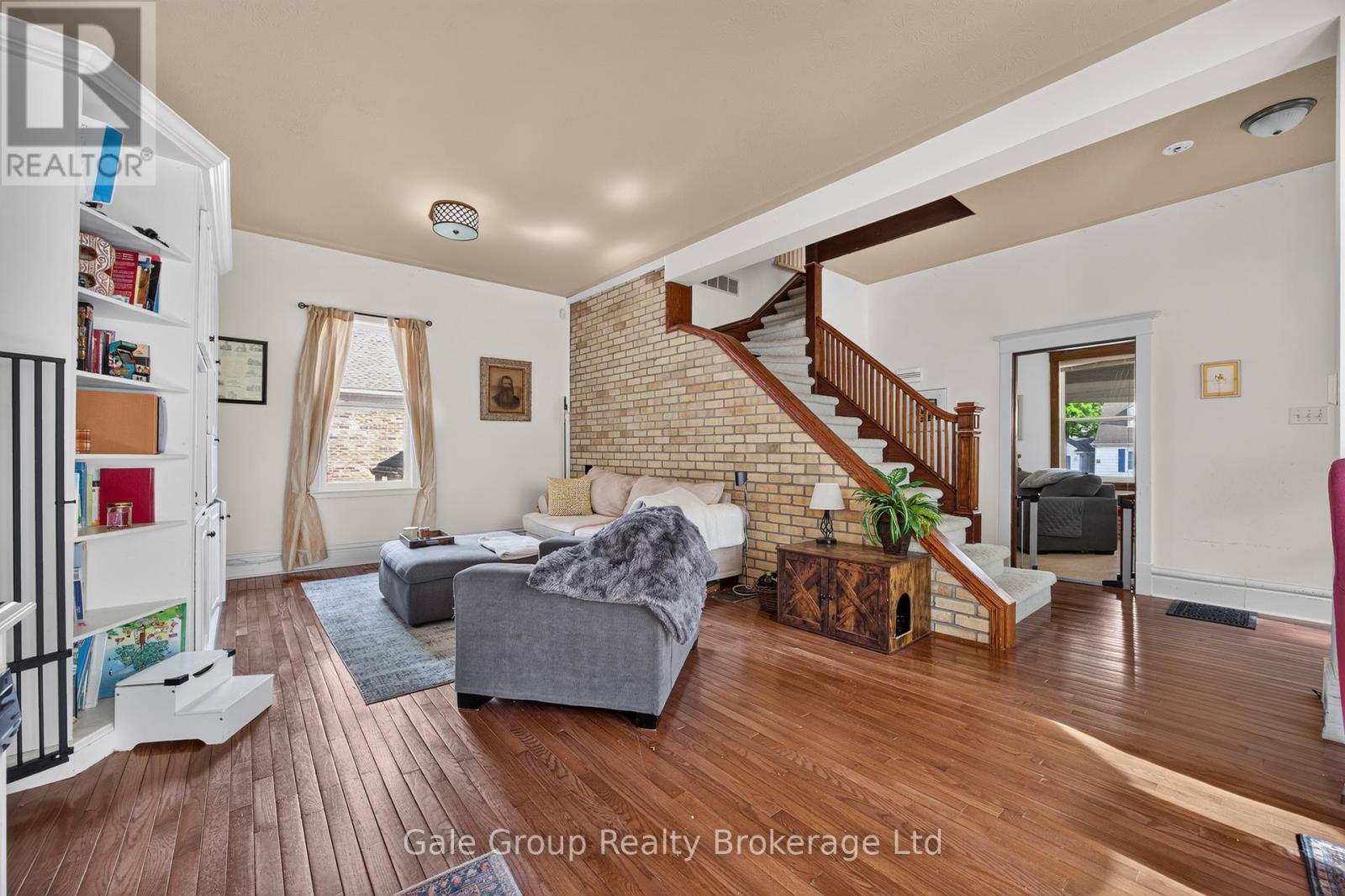 445 VINCENT STREET - 10