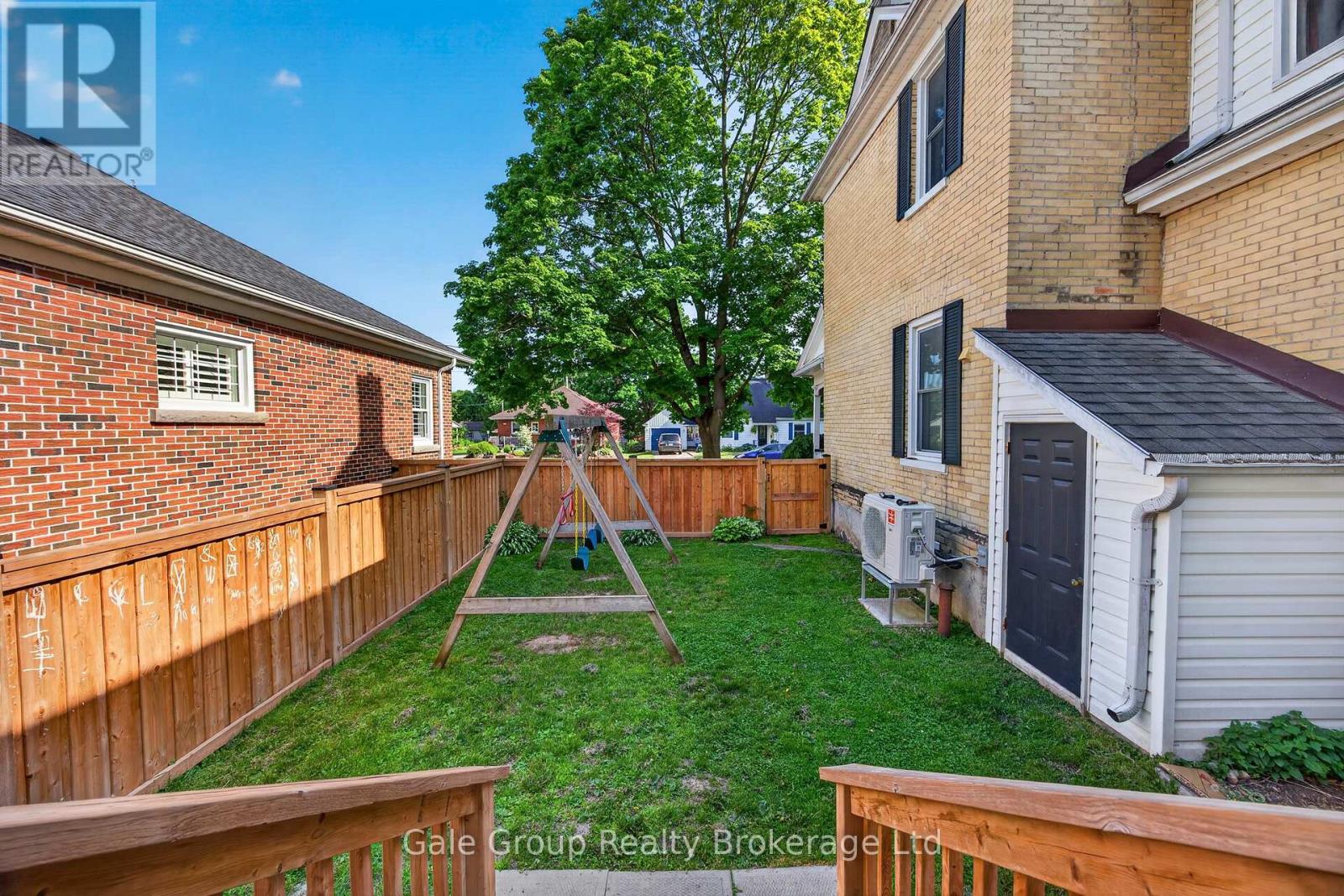 445 VINCENT STREET - 32
