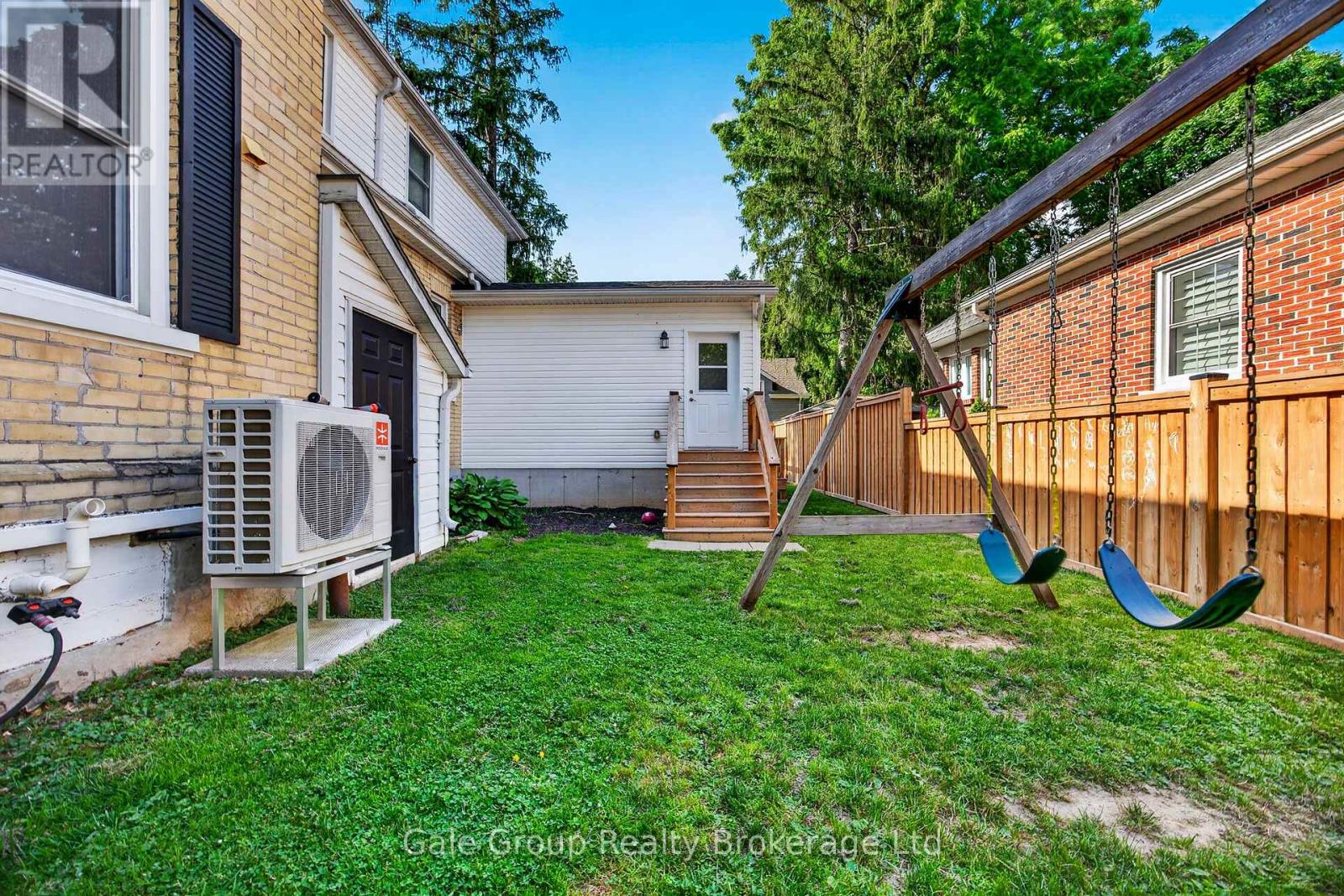 445 VINCENT STREET - 34