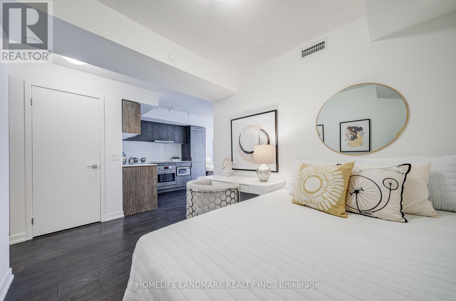 #817 60 SHUTER STREET - 10