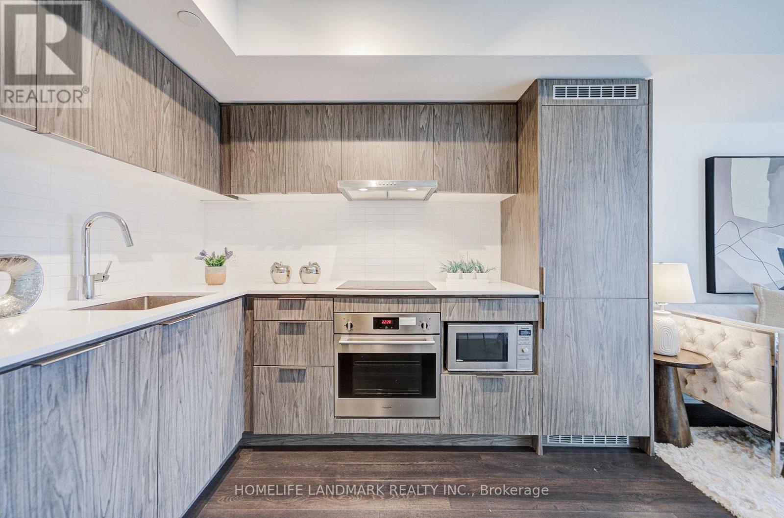 #817 60 SHUTER STREET - 12
