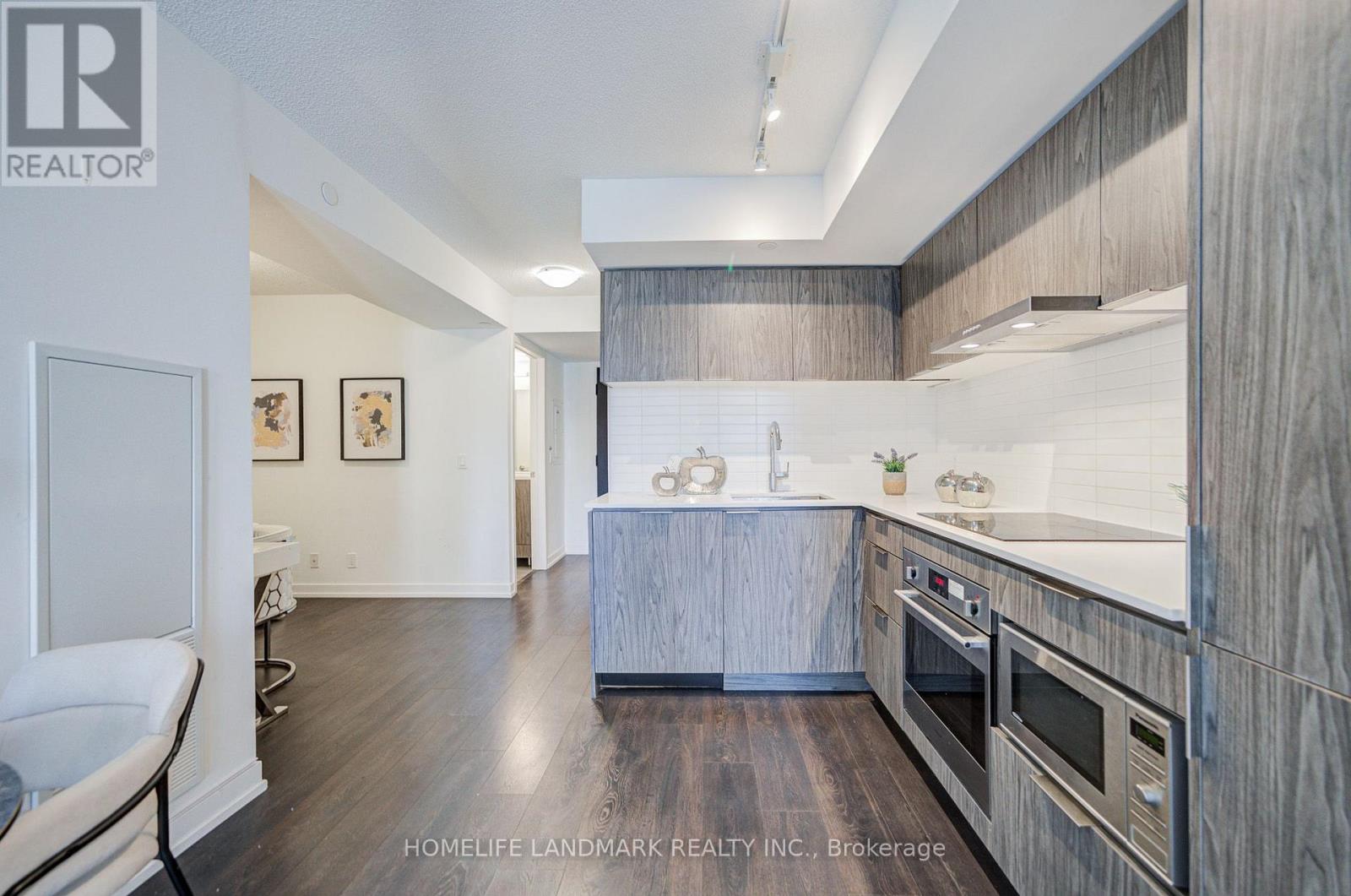 #817 60 SHUTER STREET - 13