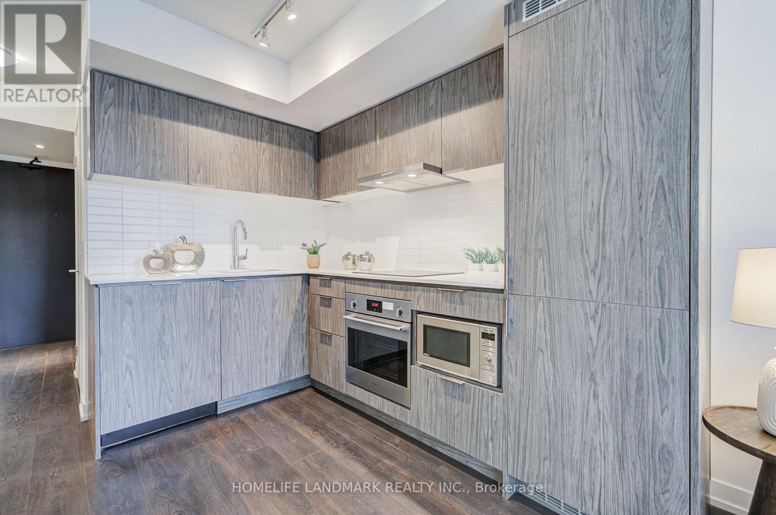#817 60 SHUTER STREET - 14