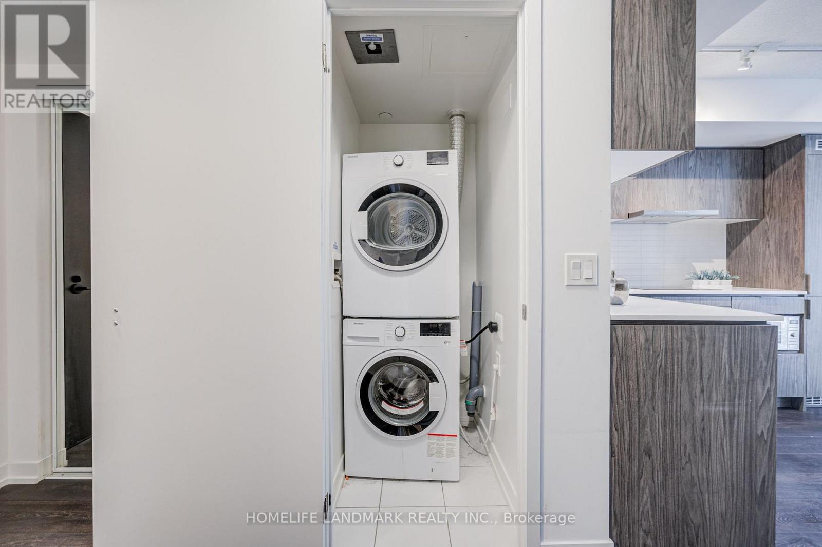 #817 60 SHUTER STREET - 27