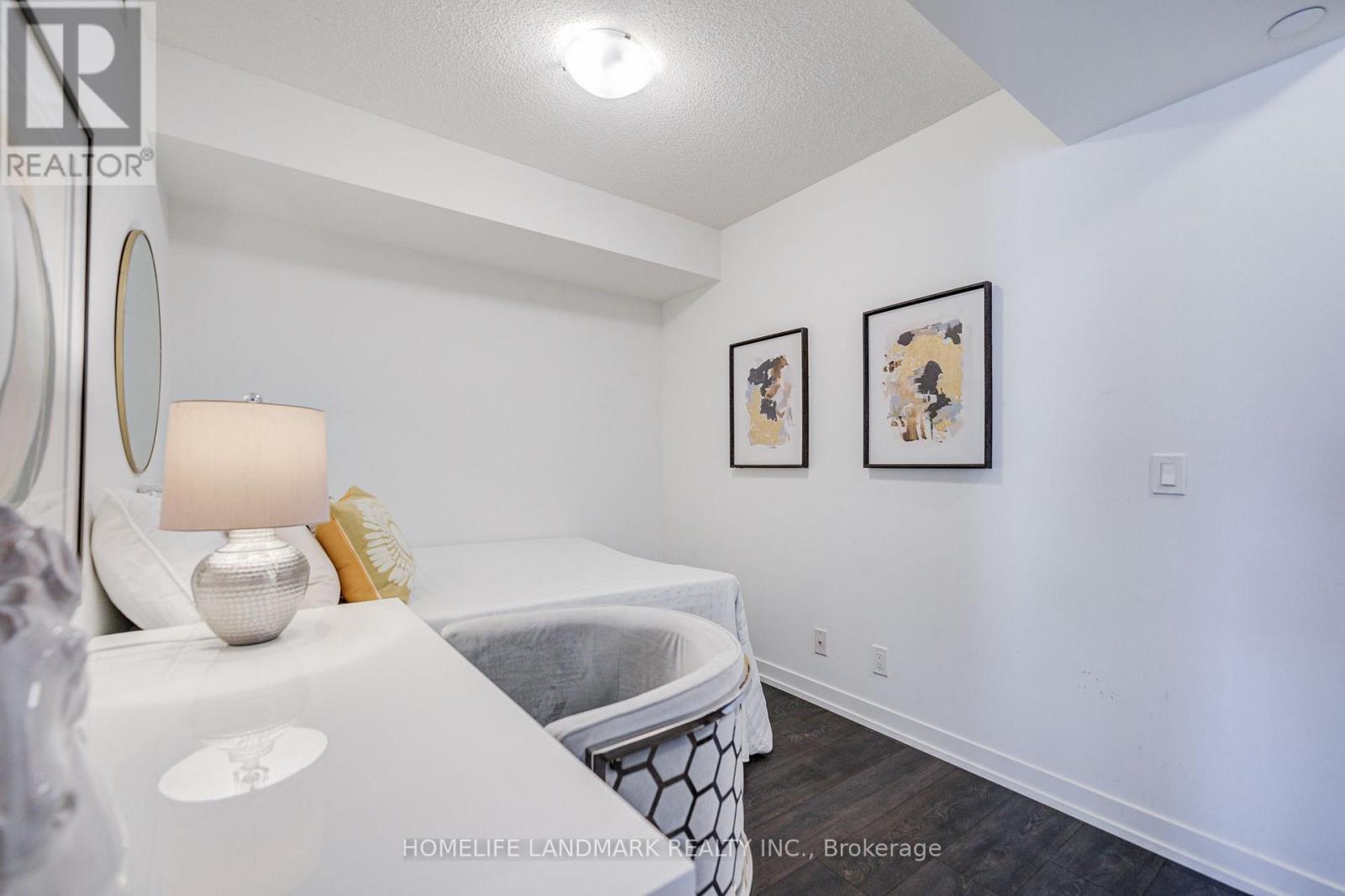 #817 60 SHUTER STREET - 8