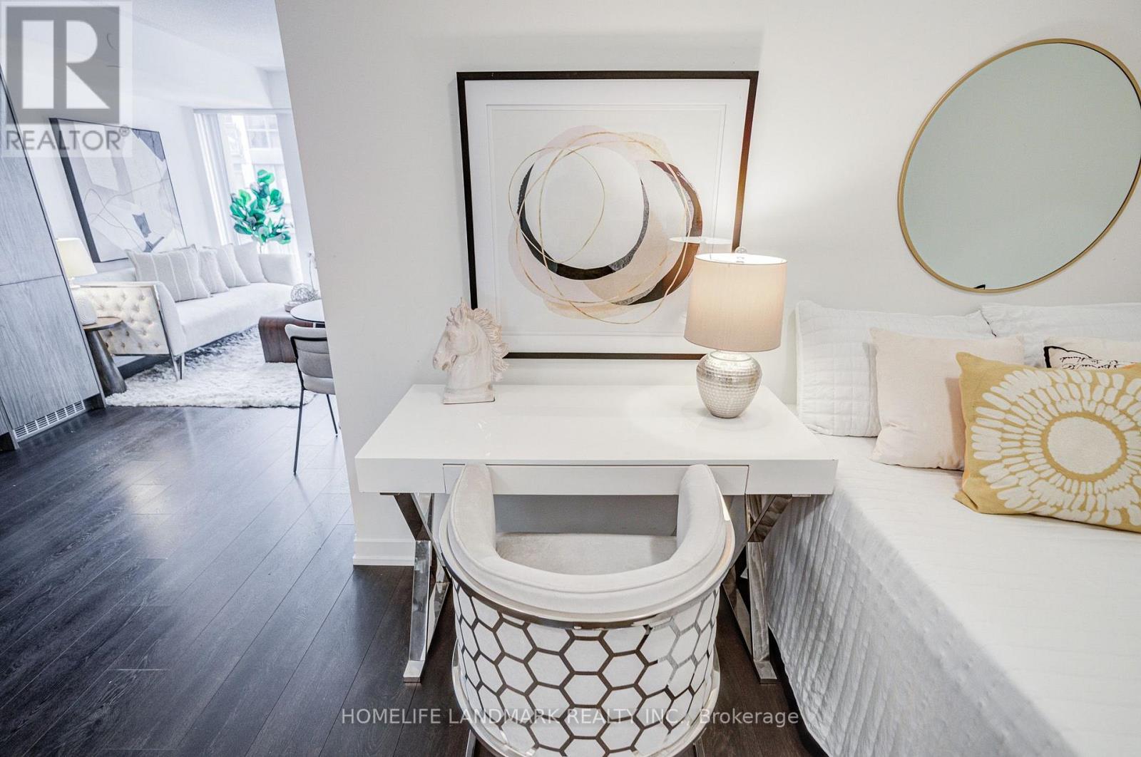 #817 60 SHUTER STREET - 9