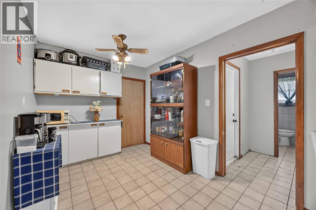 1091 INDIAN ROAD North - 11