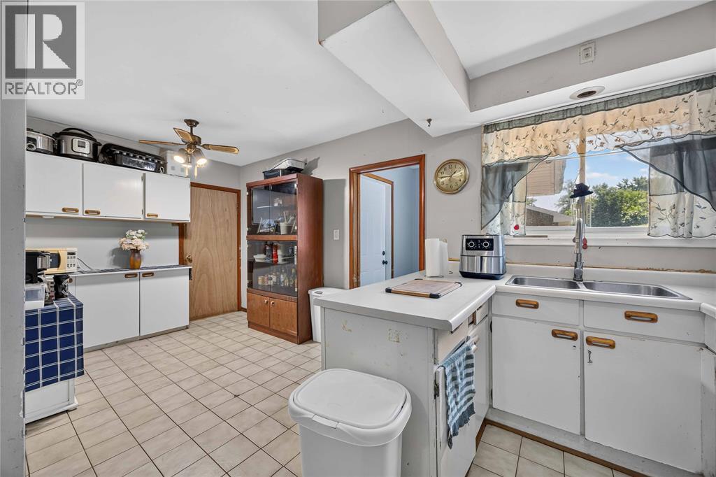 1091 INDIAN ROAD North - 9