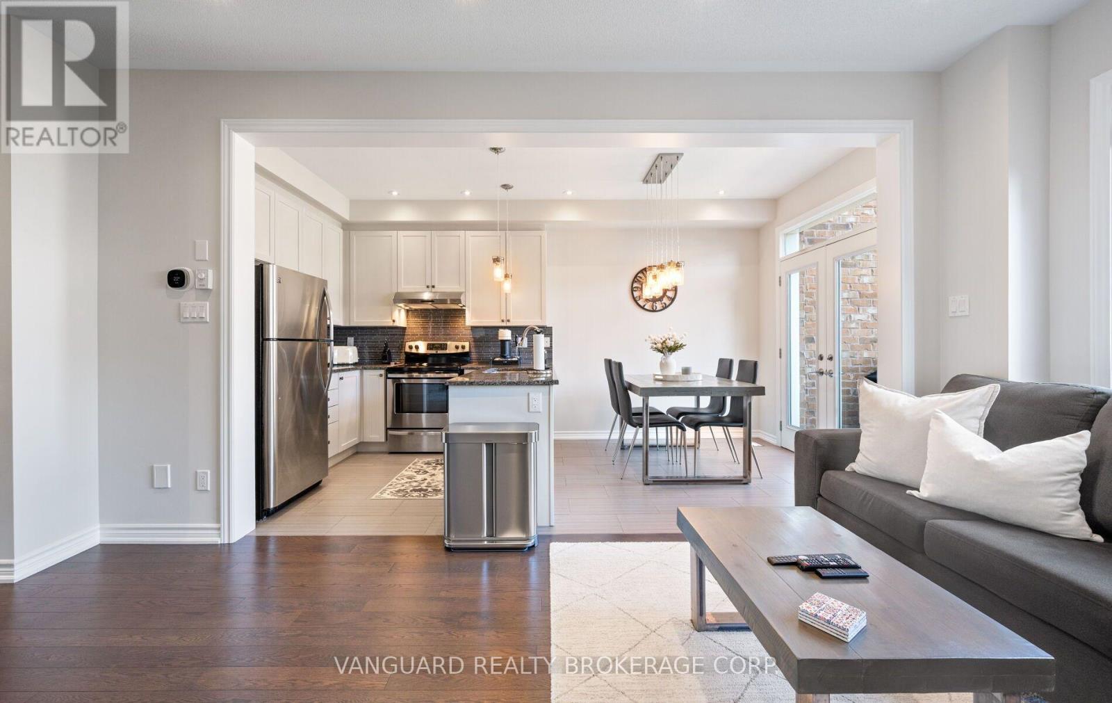 71 HAWKE CRESCENT - 12