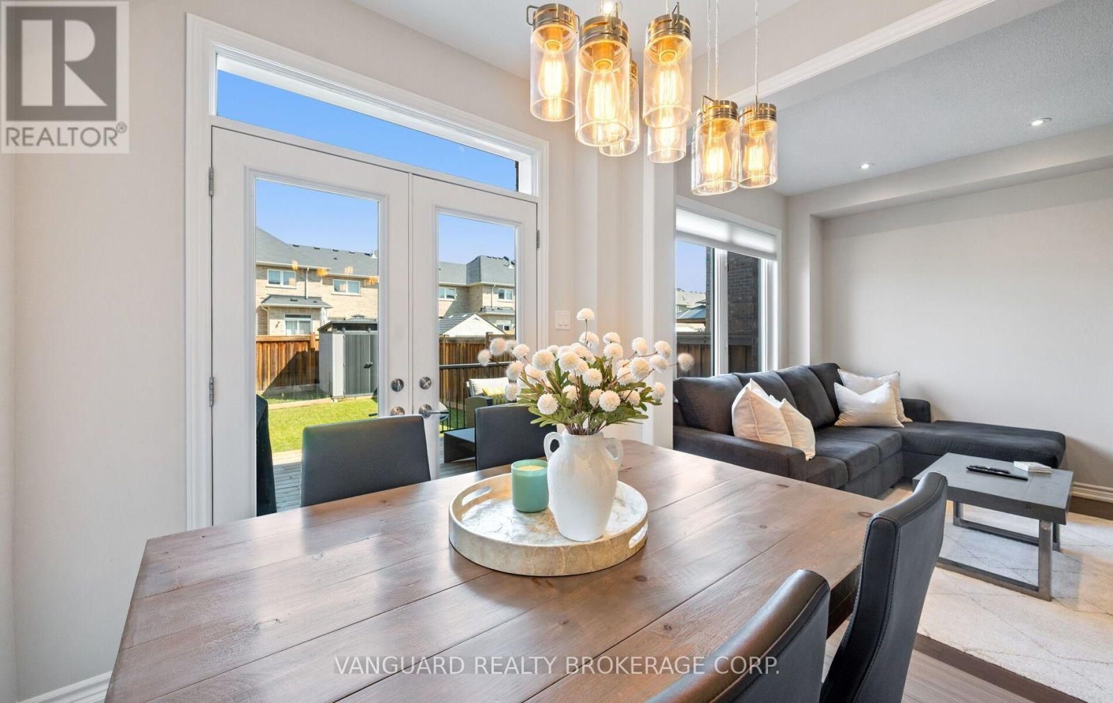 71 HAWKE CRESCENT - 15