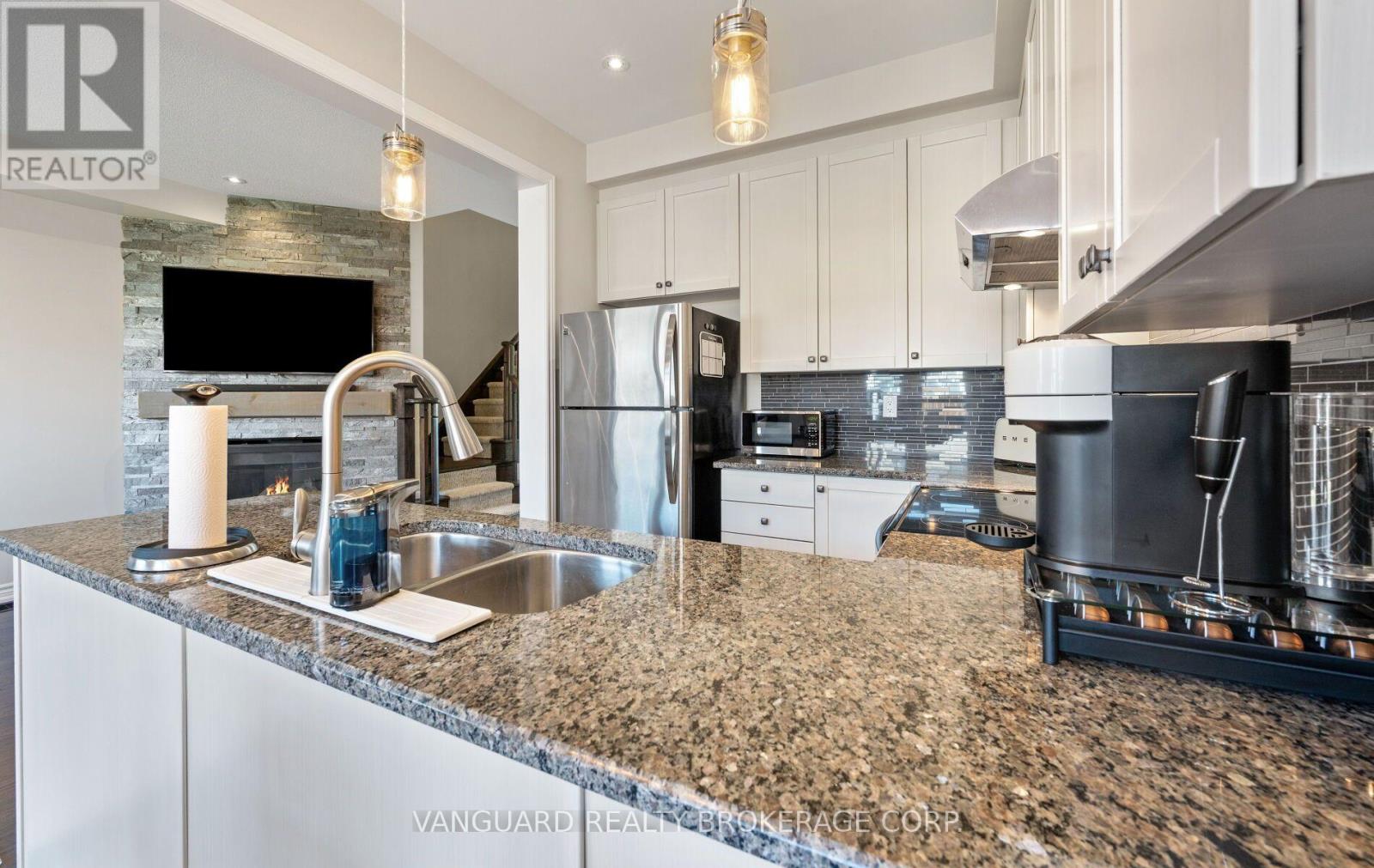 71 HAWKE CRESCENT - 16