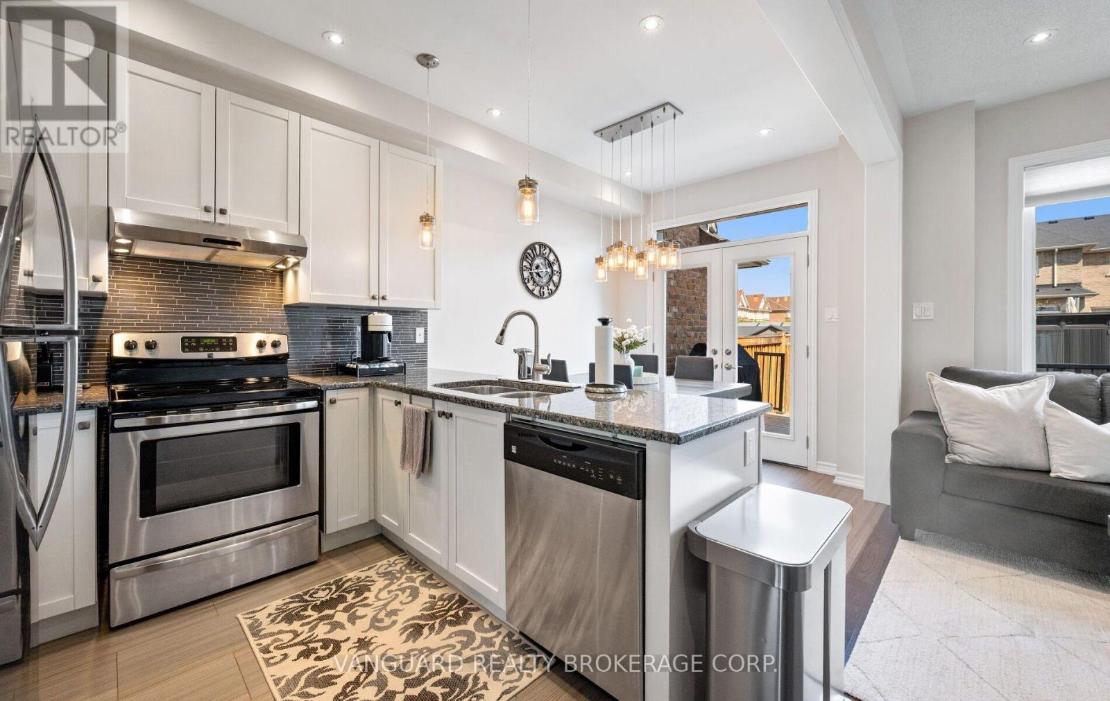 71 HAWKE CRESCENT - 18