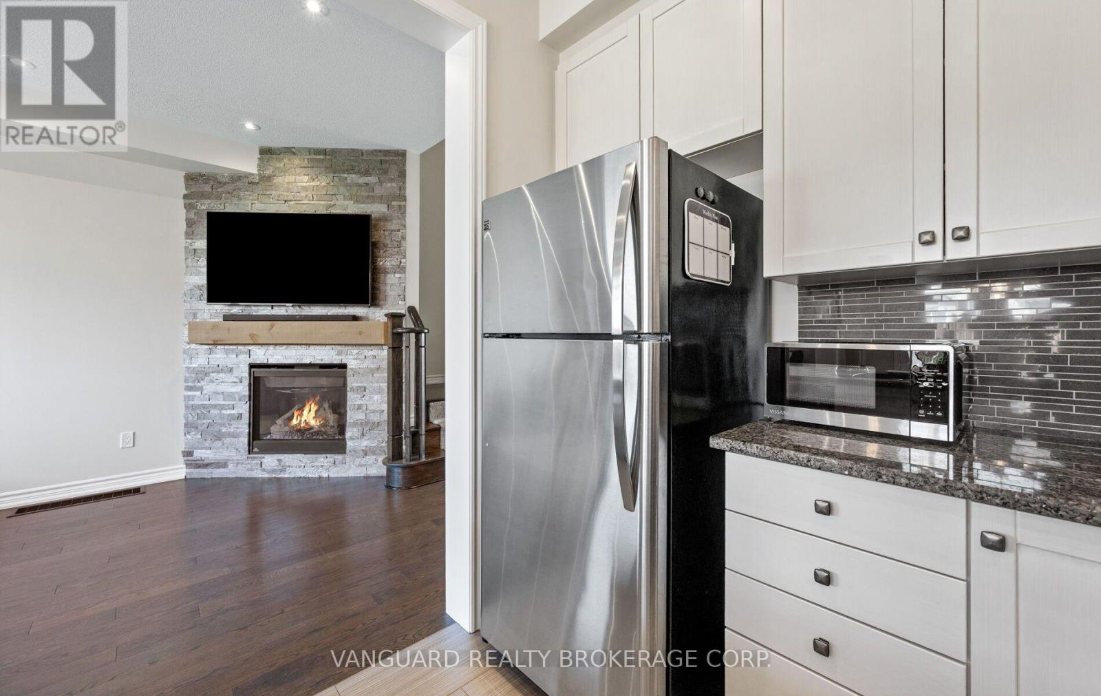 71 HAWKE CRESCENT - 19