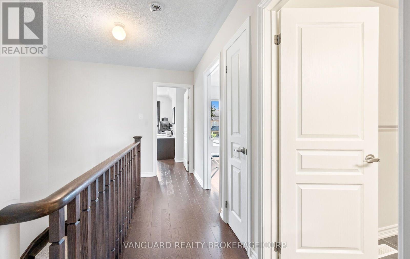 71 HAWKE CRESCENT - 22